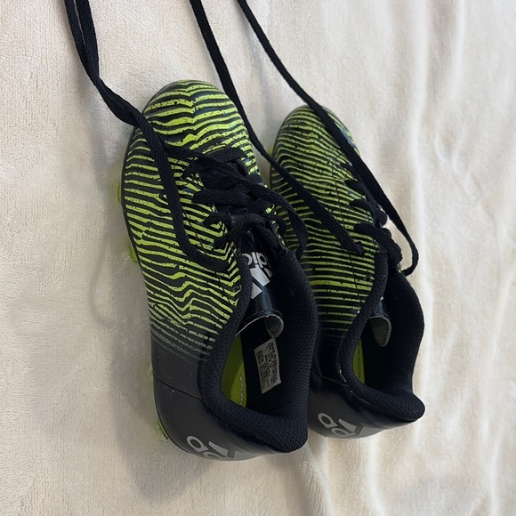 Adidas Black and Greenish yellow soccer cleats size 1 - Picture 1 of 6
